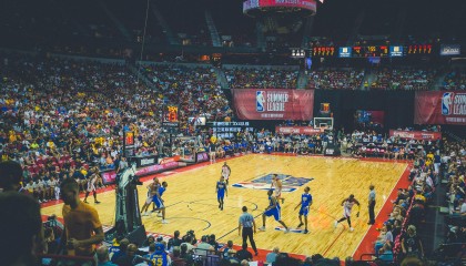 王者归来！XXX队强势卫冕联赛冠军，书写历史新篇章