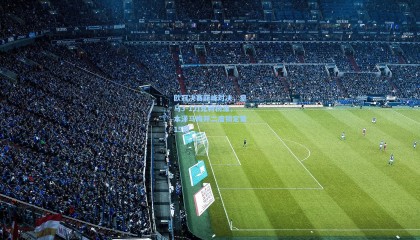 欧冠决赛巅峰对决，皇马3-1力克利物浦，本泽马梅开二度锁定第15冠