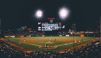 王者归来！XX队鏖战五局成功卫冕，成就联赛三连冠伟业