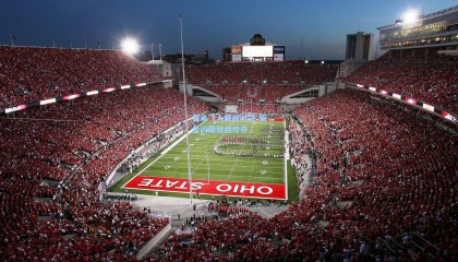 百米飞人巅峰对决 新星闪耀挑战传奇