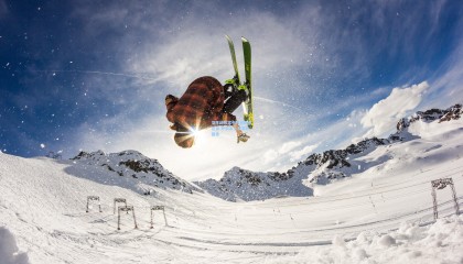 羽生结弦宣布转战职业花滑 开启冰上表演新篇章